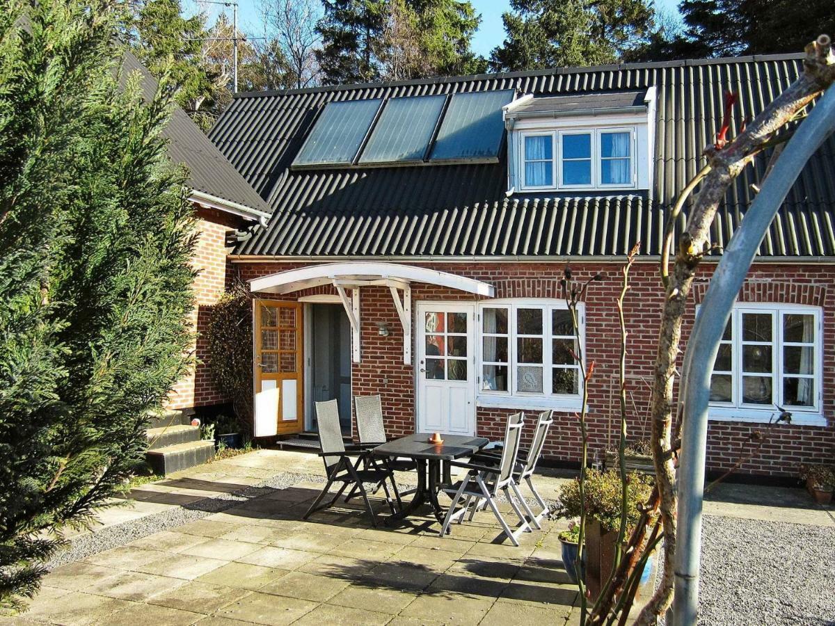 4 Person Holiday Home In Nex Langedeby 外观 照片