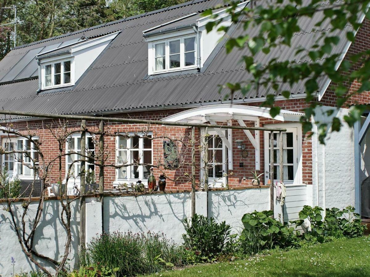 4 Person Holiday Home In Nex Langedeby 外观 照片