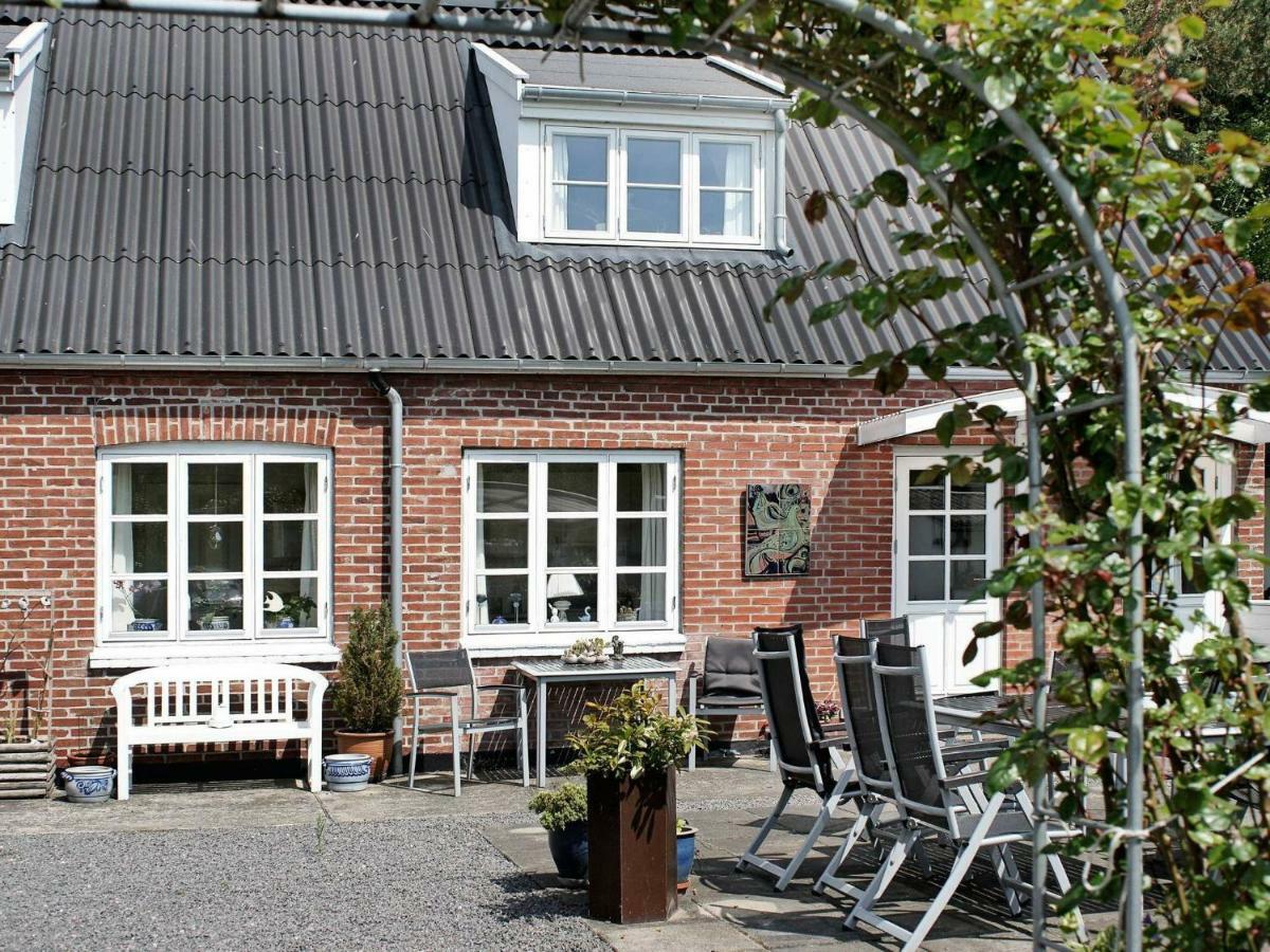4 Person Holiday Home In Nex Langedeby 外观 照片